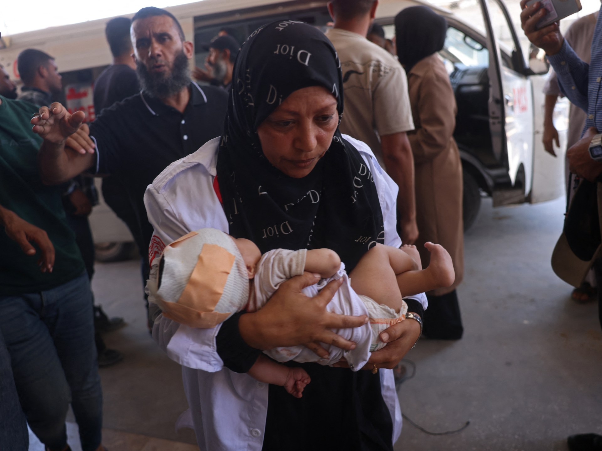 Israel mata três palestinos em Gaza enquanto continuam os ataques a tendas