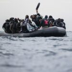 Itália recupera 10 corpos quando barco com quase 60 a bordo vira em Malta