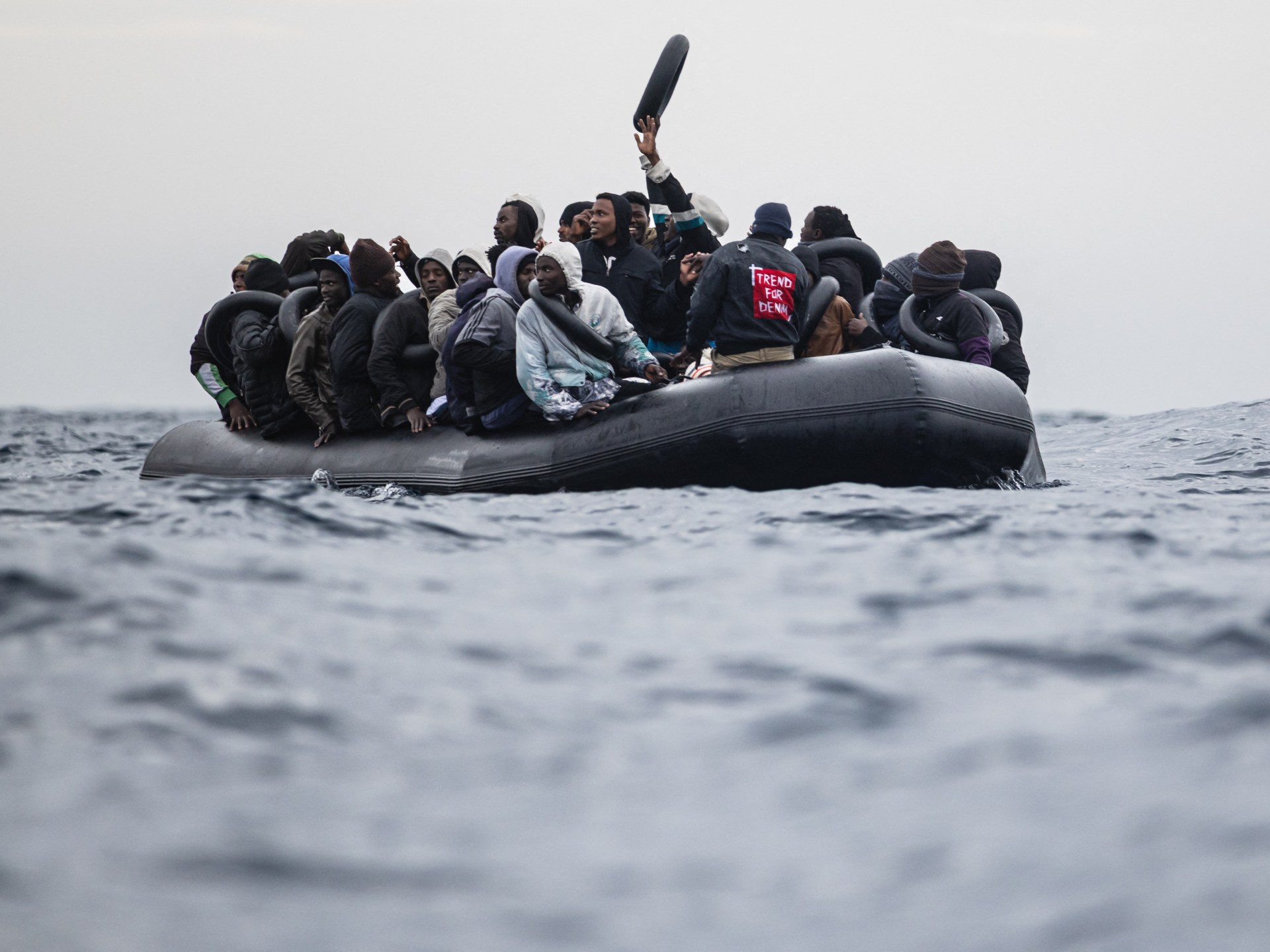 Itália recupera 10 corpos quando barco com quase 60 a bordo vira em Malta