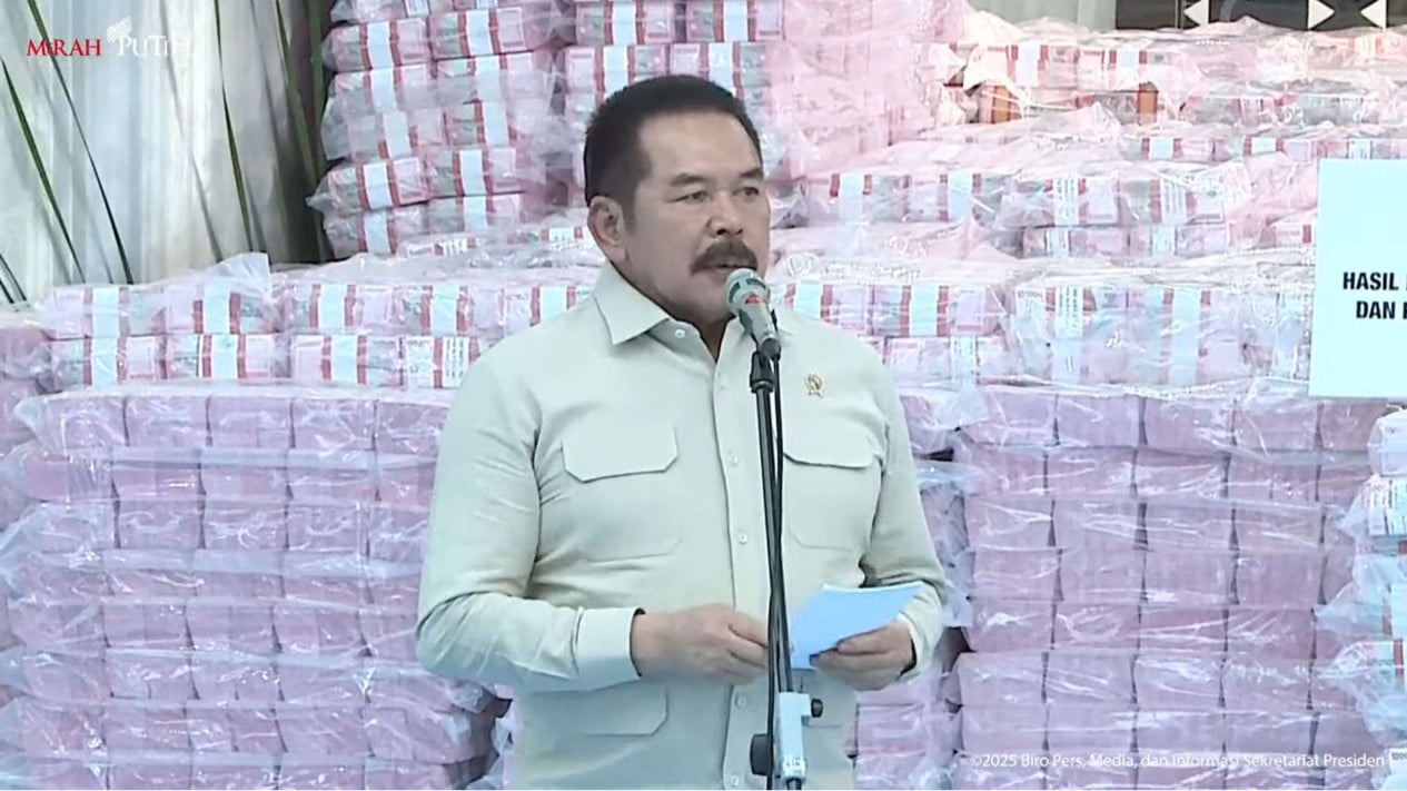 Jaksa Agung Serahkan Hasil Lelang Aset Sitaan Rp 1.02 Triliun ke Menkeu, Termasuk Milik Eddy Tansil
