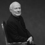 James Burrows, diretor de sitcom de TV que co-criou 'Cheers' e trabalhou em 'Taxi', morre aos 85 anos