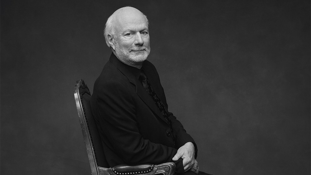 James Burrows, diretor de sitcom de TV que co-criou 'Cheers' e trabalhou em 'Taxi', morre aos 85 anos
