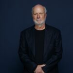 James Burrows, prolífico diretor de comédia por trás de 'Cheers' e 'Friends', morre aos 85 anos