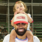 Jay Wheeler com sua filha Aiunia