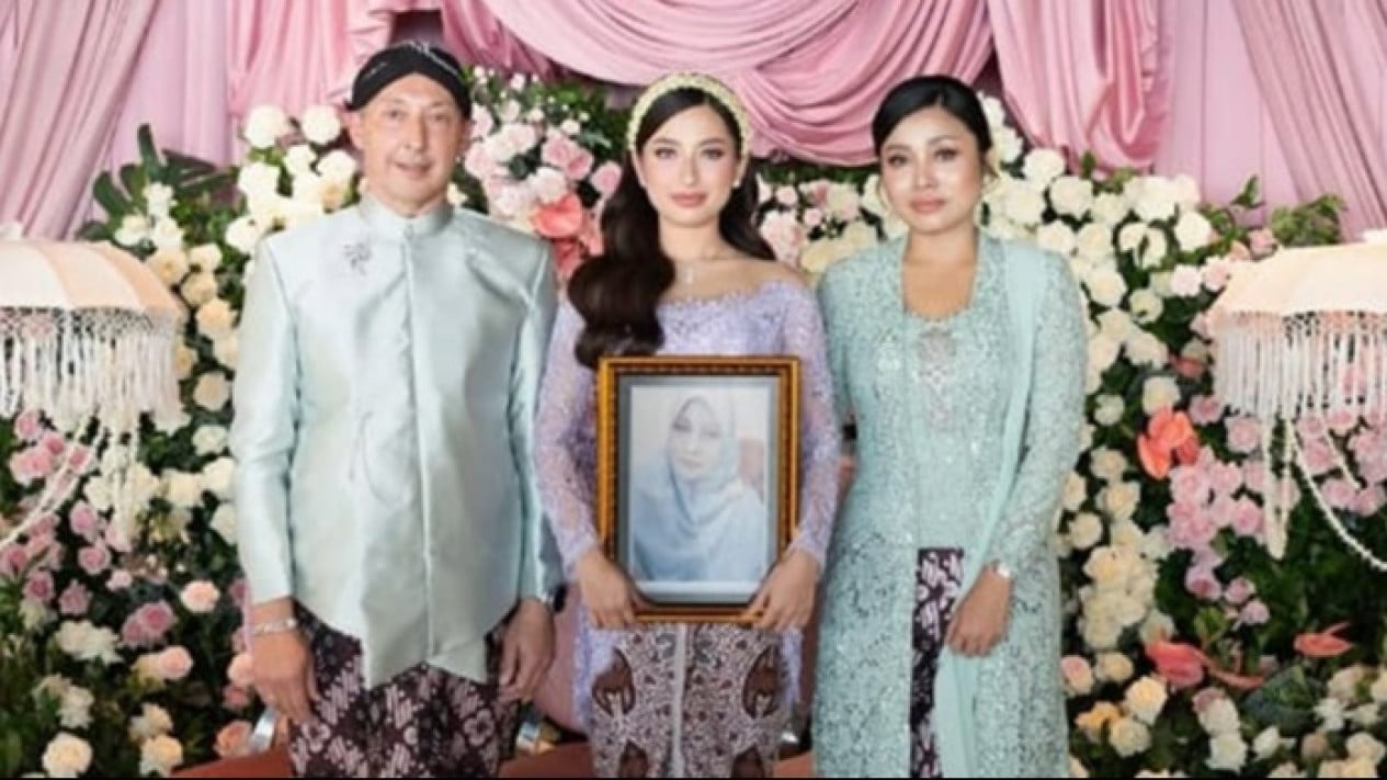 Jennifer Coppen Tak Bisa Menahan Tangisnya saat Sampaikan Pesan Haru para Mendiang Ibunya: Aku Sangat Merindukan Mama
