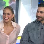 Jennifer Lopez e Brett Goldstein incluindo