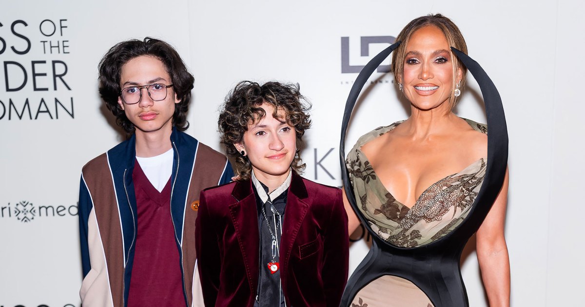 Por dentro de Jennifer Lopez e Marc Anthony Coparenting Dynamic GettyImages-2255787273 GettyImages-2262557545