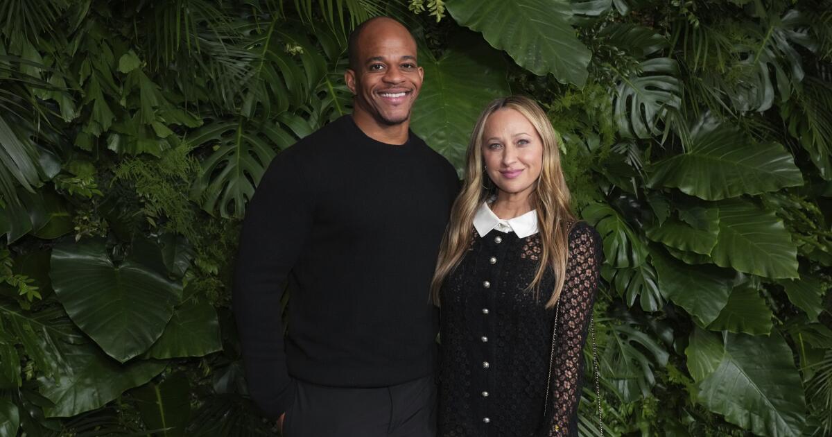 Jennifer Meyer dá as boas-vindas à ‘menina perfeita’ com o noivo Geoff Ogunlesi