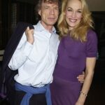 O ex mais famoso de Jerry Hall, Mick Jagger, foi convidado para sua festa de aniversário. Ele, junto com sua noiva e seu filho de nove anos, seriam frequentadores assíduos da casa de Jerry no almoço de domingo.