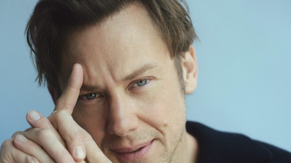 Jimmi Simpson se junta a Elisabeth Moss no drama do Hulu ‘Conviction’ (EXCLUSIVO)