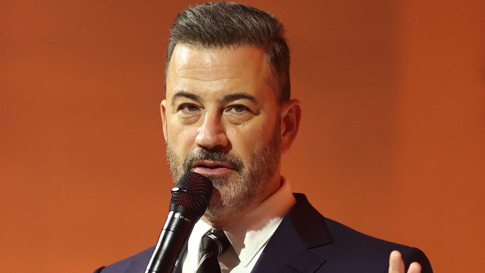 Jimmy Kimmel critica a CBS como 'Trump Suck-Ups' e 'Palhaços' por demitir Scott Pelley de '60 Minutes ': uma decisão 'covarde'