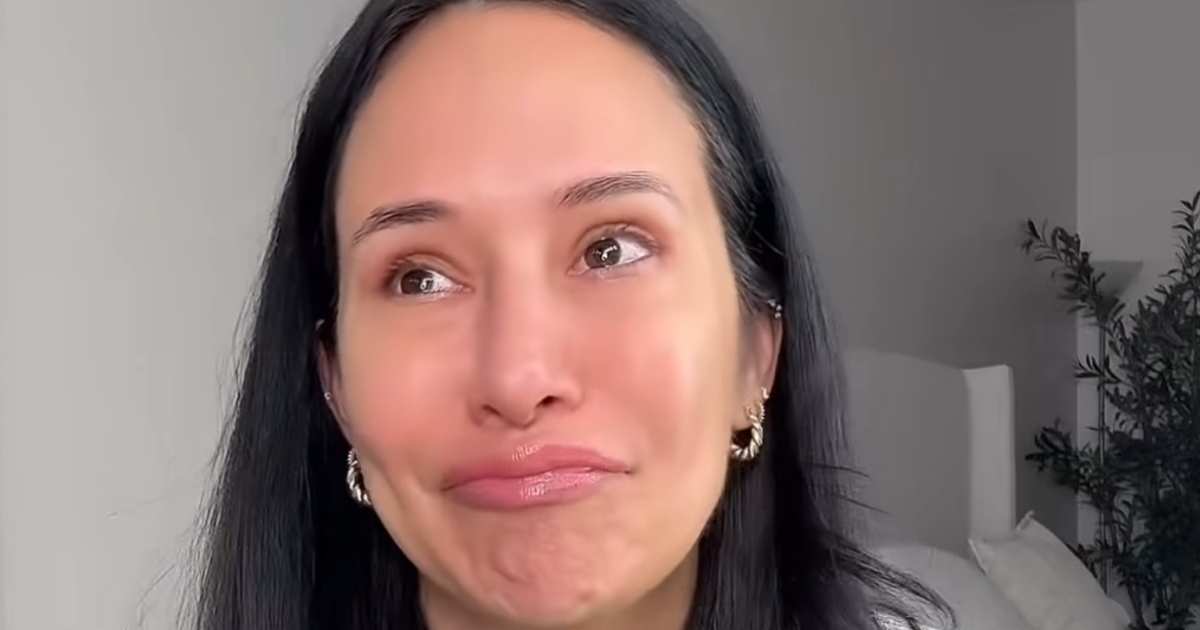 RHOCs Jo De La Rosa chora ao discutir o custo emocional e financeiro da infertilidade