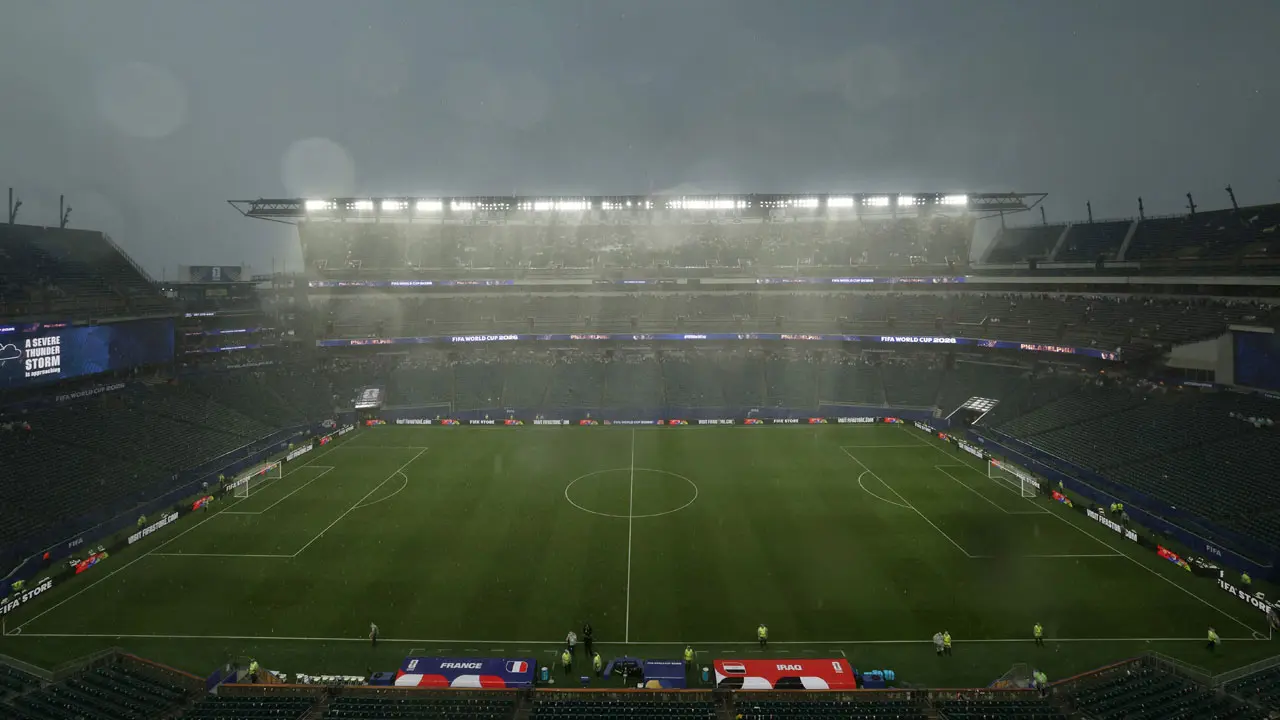 Jogo França-Iraque da Copa do Mundo suspenso devido a alerta de mau tempo