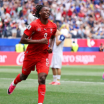 Johan Manzambi marca dois gols na vitória da Suíça sobre a Bósnia por 4 a 1 na Copa do Mundo