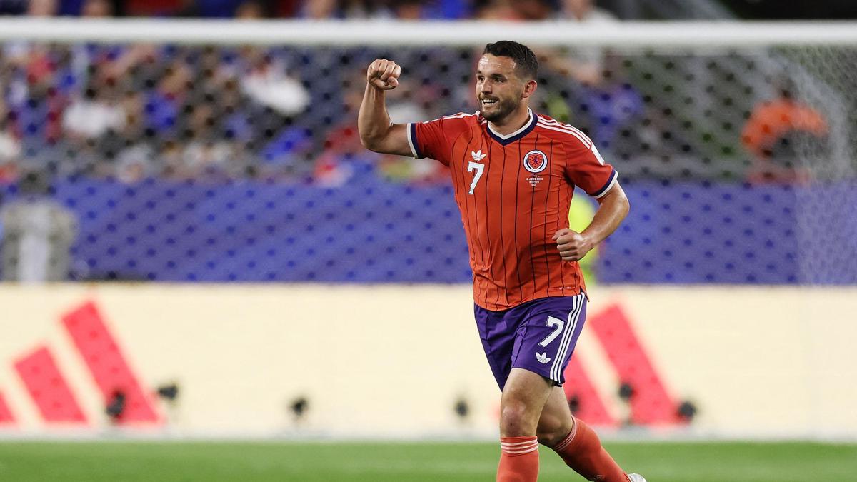 John McGinn marca o primeiro gol da Escócia em uma Copa do Mundo da FIFA desde 1998