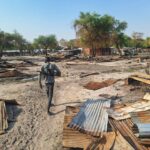 evacuados e os pacientes receberam alta horas antes do ataque, após o aumento das tensões e depois que MSF recebeu informações sobre um possível ataque contra a cidade. (Cortesia de MSF)