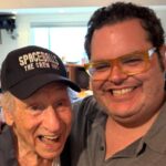 Josh Gad homenageia o 100º aniversário do 'Comedy Idol' Mel Brooks com postagem emocional no Instagram