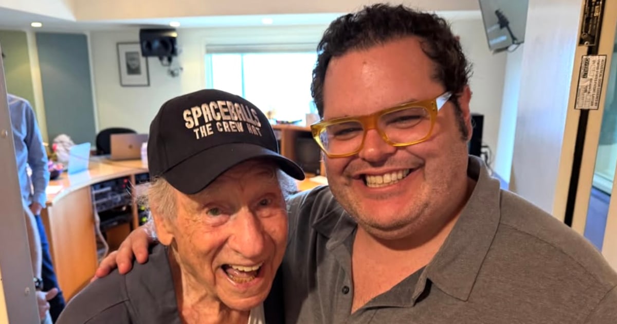 Josh Gad homenageia o 100º aniversário do 'Comedy Idol' Mel Brooks com postagem emocional no Instagram