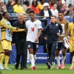 Jude Bellingham se envolveu em um confronto acirrado com o técnico de Gana, Carlos Queiroz, no intervalo do confronto da Copa do Mundo.