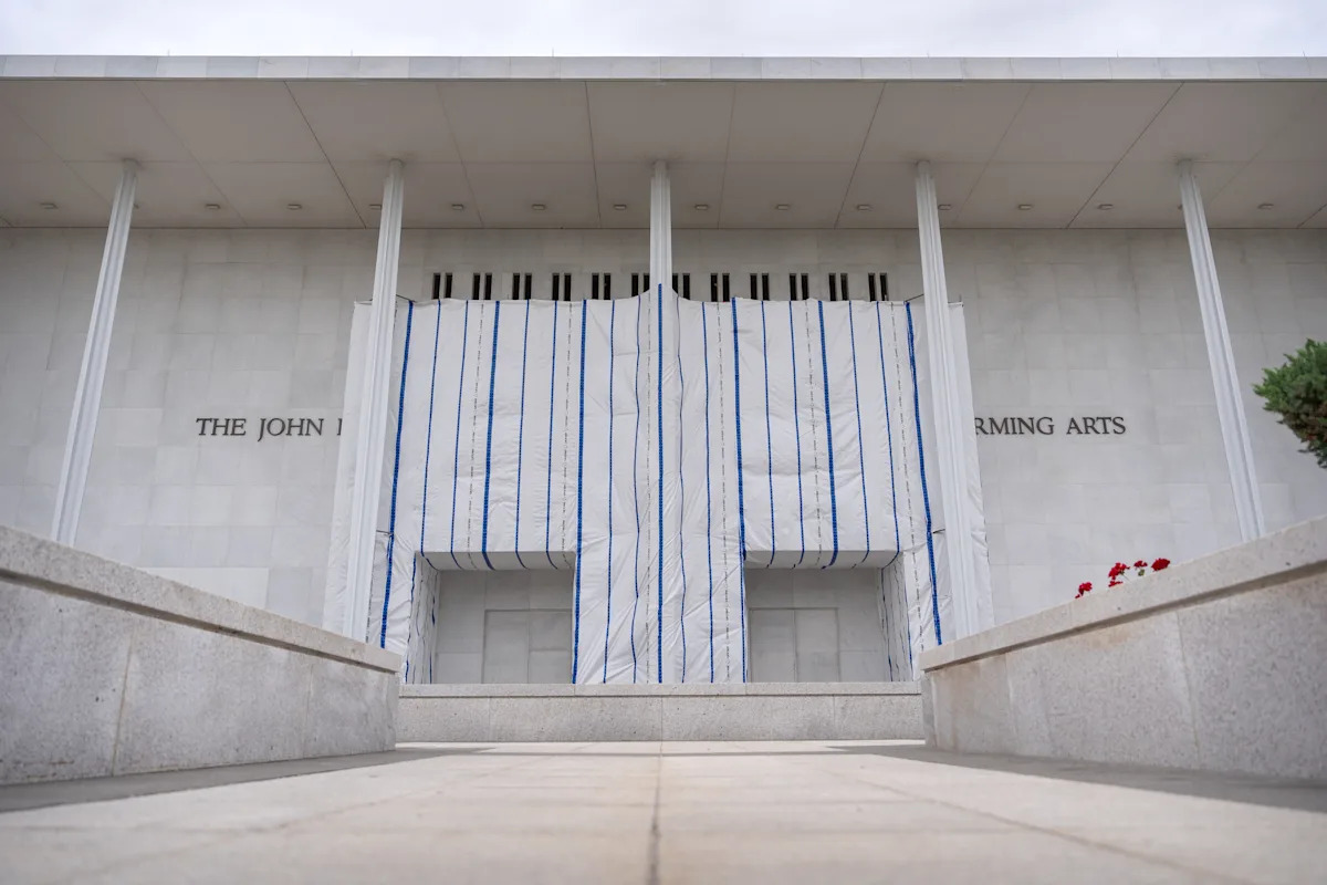 Kennedy Center diz que não é obrigado a reagendar shows após juiz bloquear fechamento de 2 anos