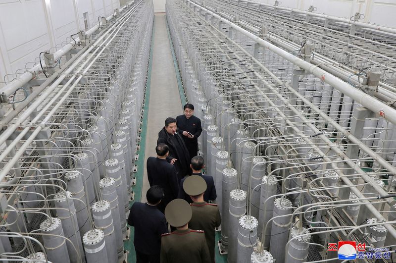 Kim da Coreia do Norte pede expansão nuclear “exponencial” após inspecionar nova usina, diz KCNA