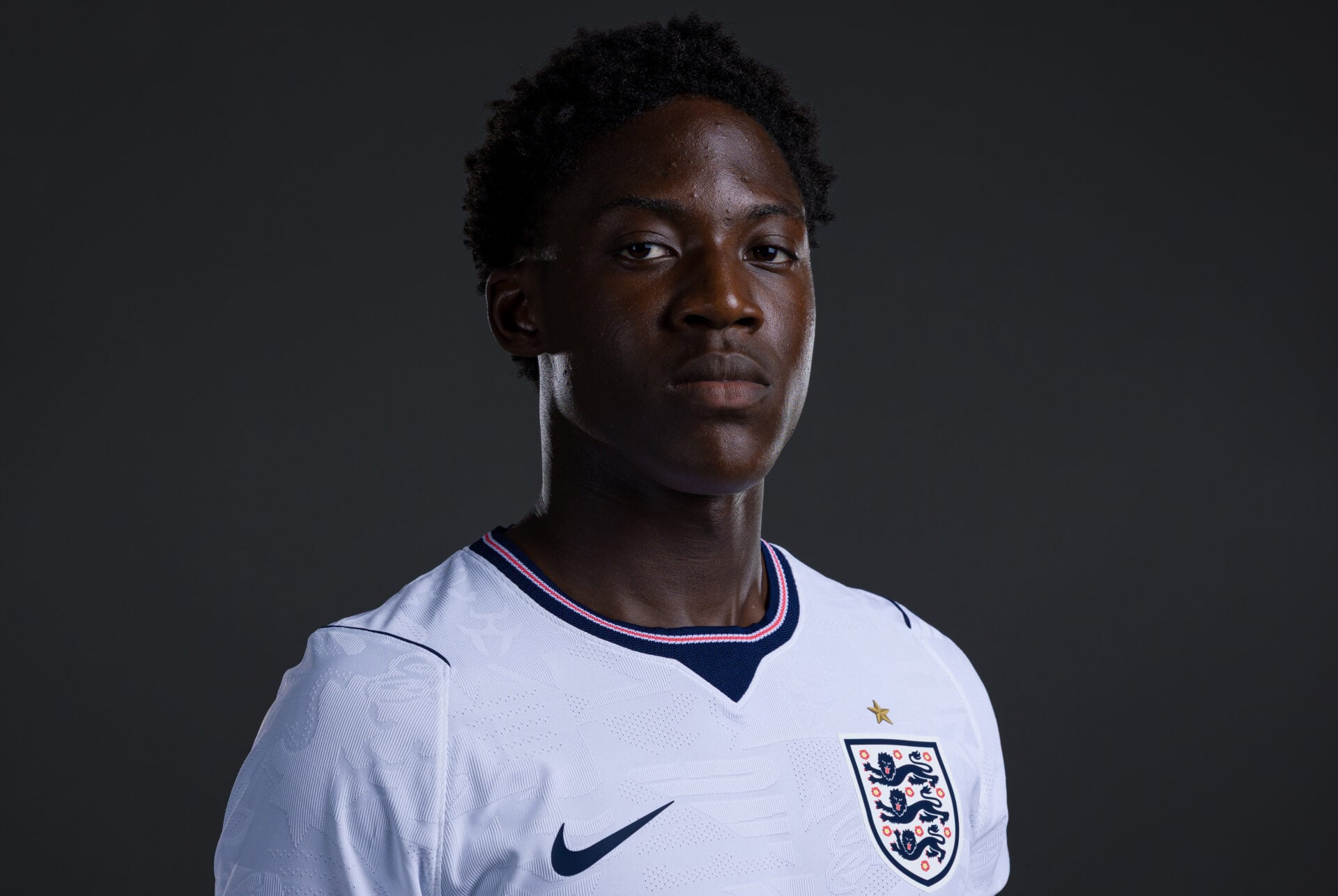 Kobbie Mainoo nomeia os dois jogadores do Man Utd que o chocaram quando ele começou a treinar com o time titular