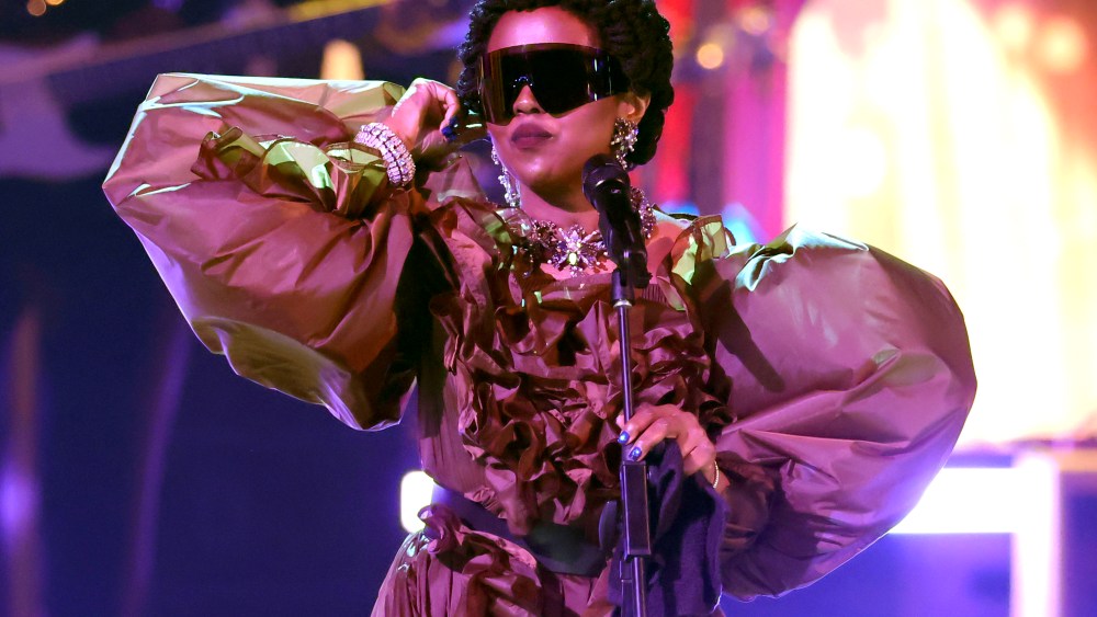 Lauryn Hill recebe homenagem de estrelas de Queen Latifah, SZA, Doechii, Doja Cat, Nas e mais no BET Awards 2026