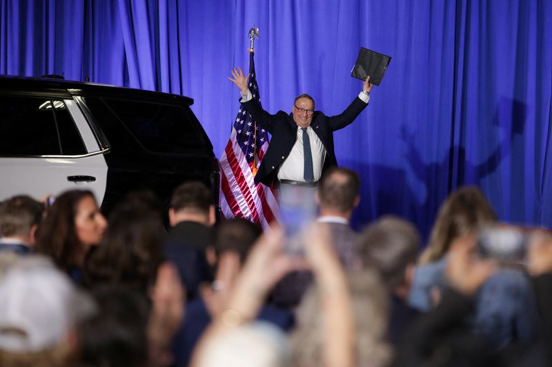 LePage ganha aprovação republicana do Maine em campo de batalha importante na Câmara dos EUA