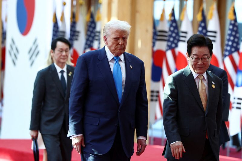 Lee, da Coreia do Sul, diz que Trump está aberto a considerar uma abordagem faseada à questão nuclear da Coreia do Norte