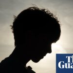 Ler um livro? Participar de um clube? Velho em uma parede? Alternativas de mídia social para menores de 16 anos
