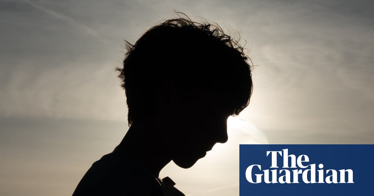 Ler um livro? Participar de um clube? Velho em uma parede? Alternativas de mídia social para menores de 16 anos
