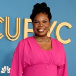 Leslie Jones diz que foi 'frustrante' que os escritores de 'SNL' sempre a classificassem como a 'garota que estava com raiva e espancava as pessoas'