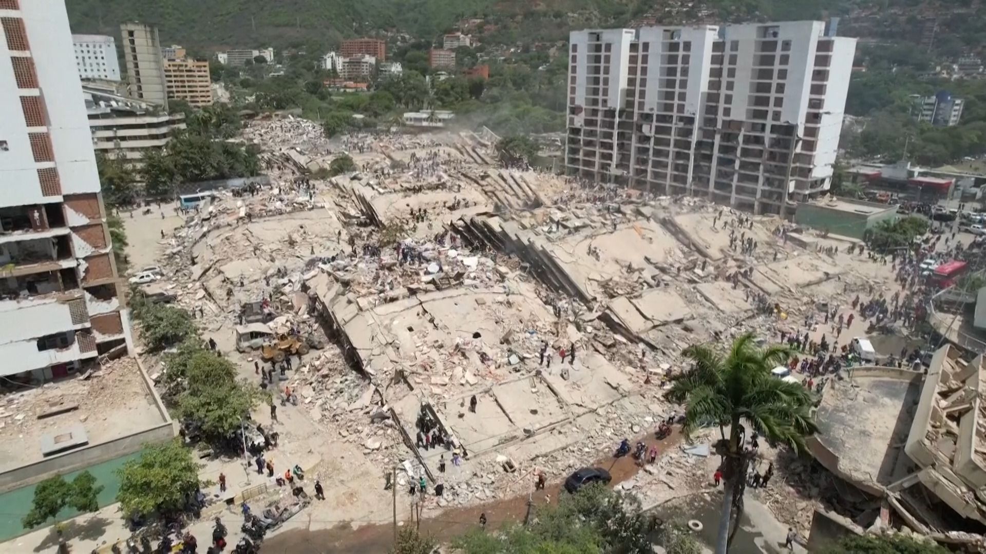 Líder da Venezuela foi vaiado enquanto esforços de resgate eram prejudicados