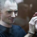 Líder da oposição russa é preso por postagens anti-guerra nas redes sociais