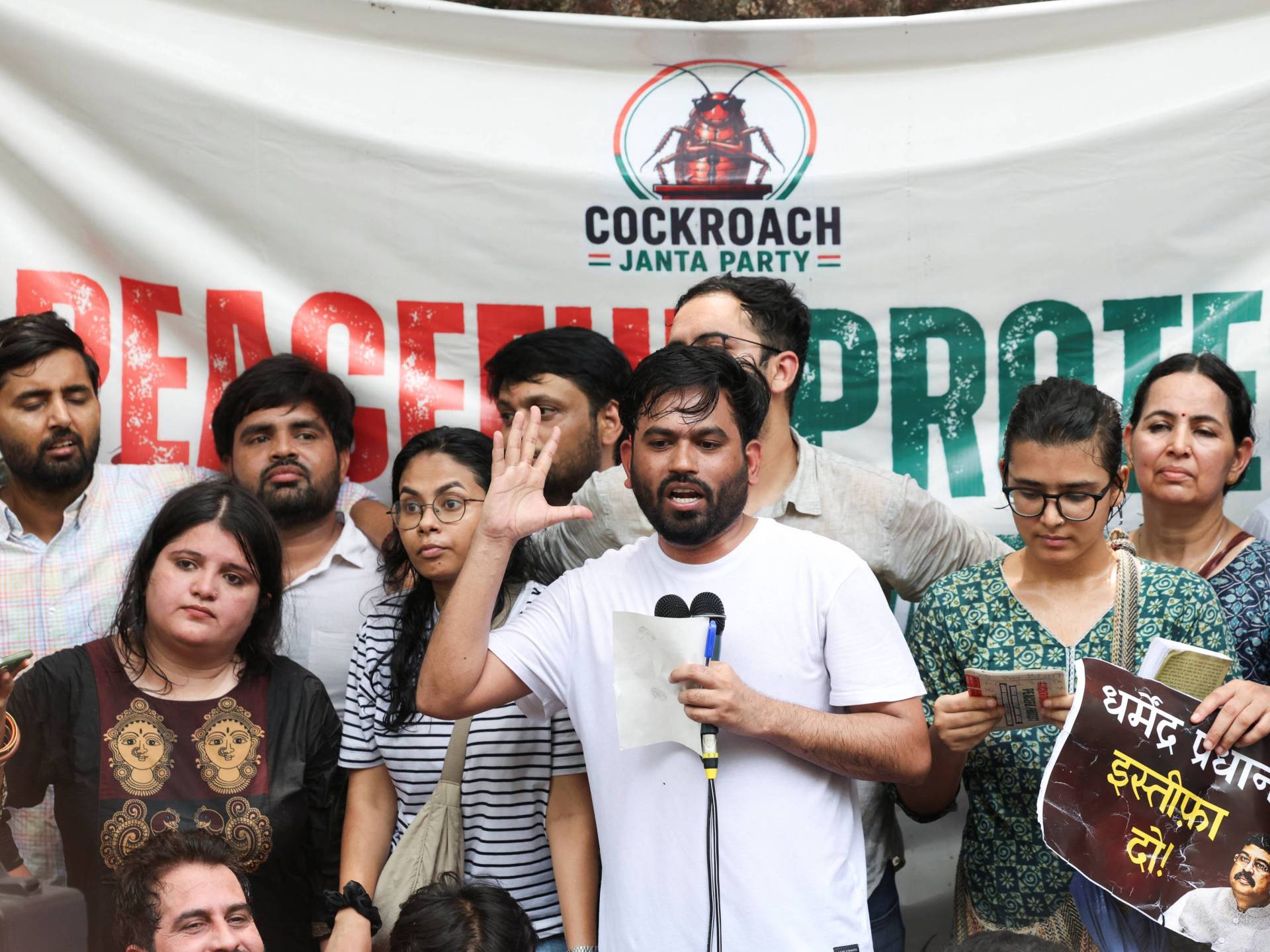 Líder do 'Partido das Baratas' retorna à Índia para primeiro protesto em Nova Delhi