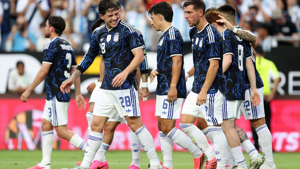 Lionel Messi observa a vitória da Argentina sobre Honduras no jogo de preparação para a Copa do Mundo da FIFA 2026; classificações dos jogadores