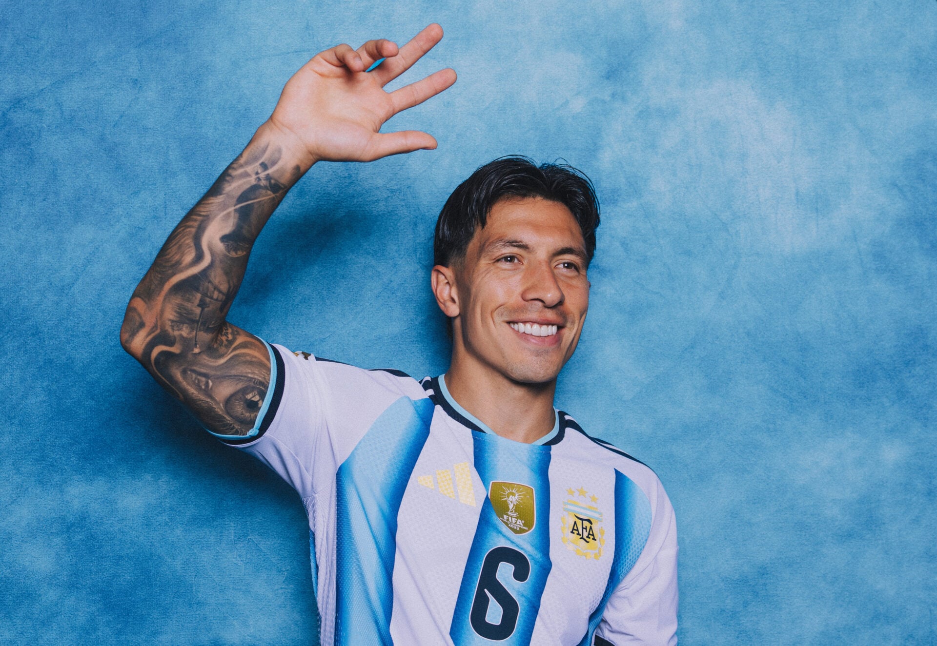 Lisandro Martinez pode jogar em posição diferente pela Argentina no jogo de abertura