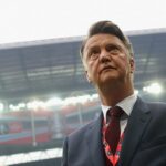 Louis van Gaal abordou o ex-talento do Man Utd no intervalo e disse que faria sua estreia aos 18 anos