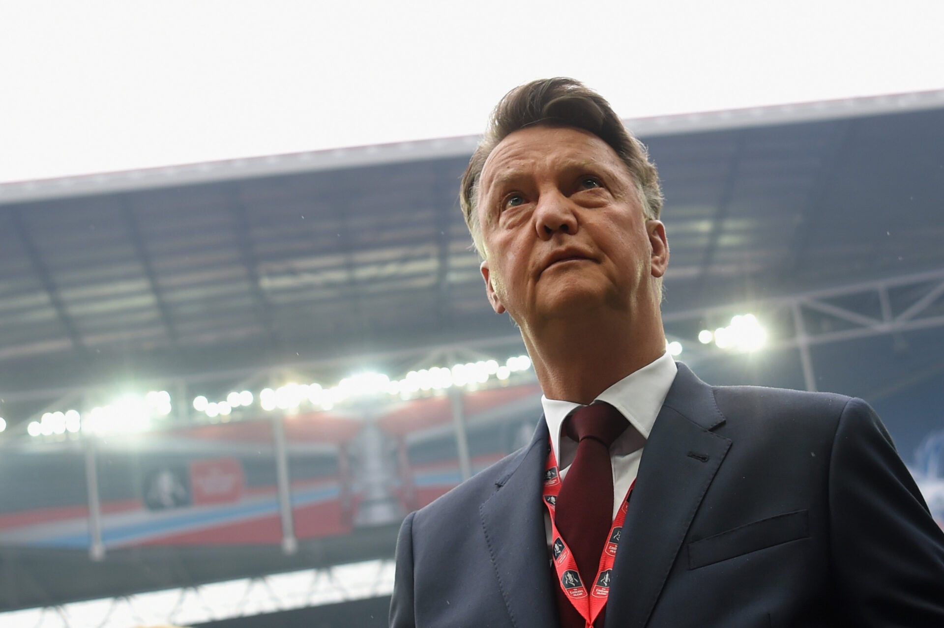 Louis van Gaal abordou o ex-talento do Man Utd no intervalo e disse que faria sua estreia aos 18 anos