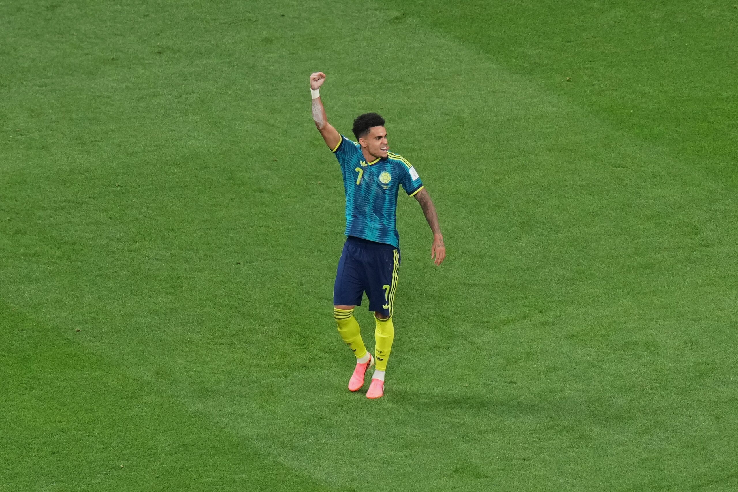 Luis Diaz (7), da Colômbia, comemora após marcar o segundo gol de seu time durante a partida de futebol do Grupo K da Copa do Mundo entre Uzbequistão e Colômbia, na Cidade do México, quarta-feira, 17 de junho de 2026.