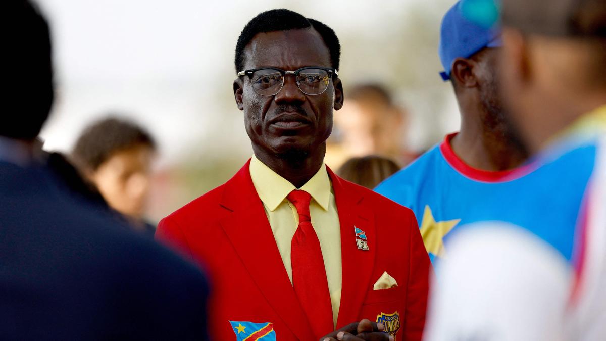 Lumumba Vea, super torcedor da República Democrática do Congo, faz sua primeira aparição na Copa do Mundo da FIFA