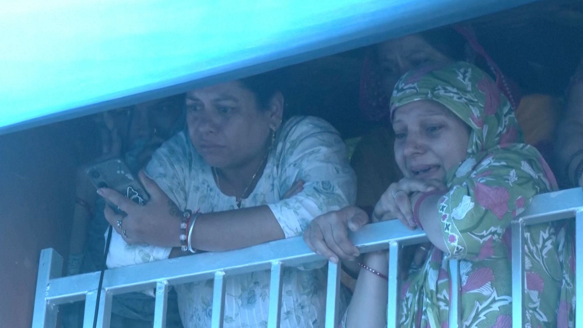 Luto e lágrimas enquanto famílias realizam cerimônias pelos marinheiros indianos mortos em ataque dos EUA