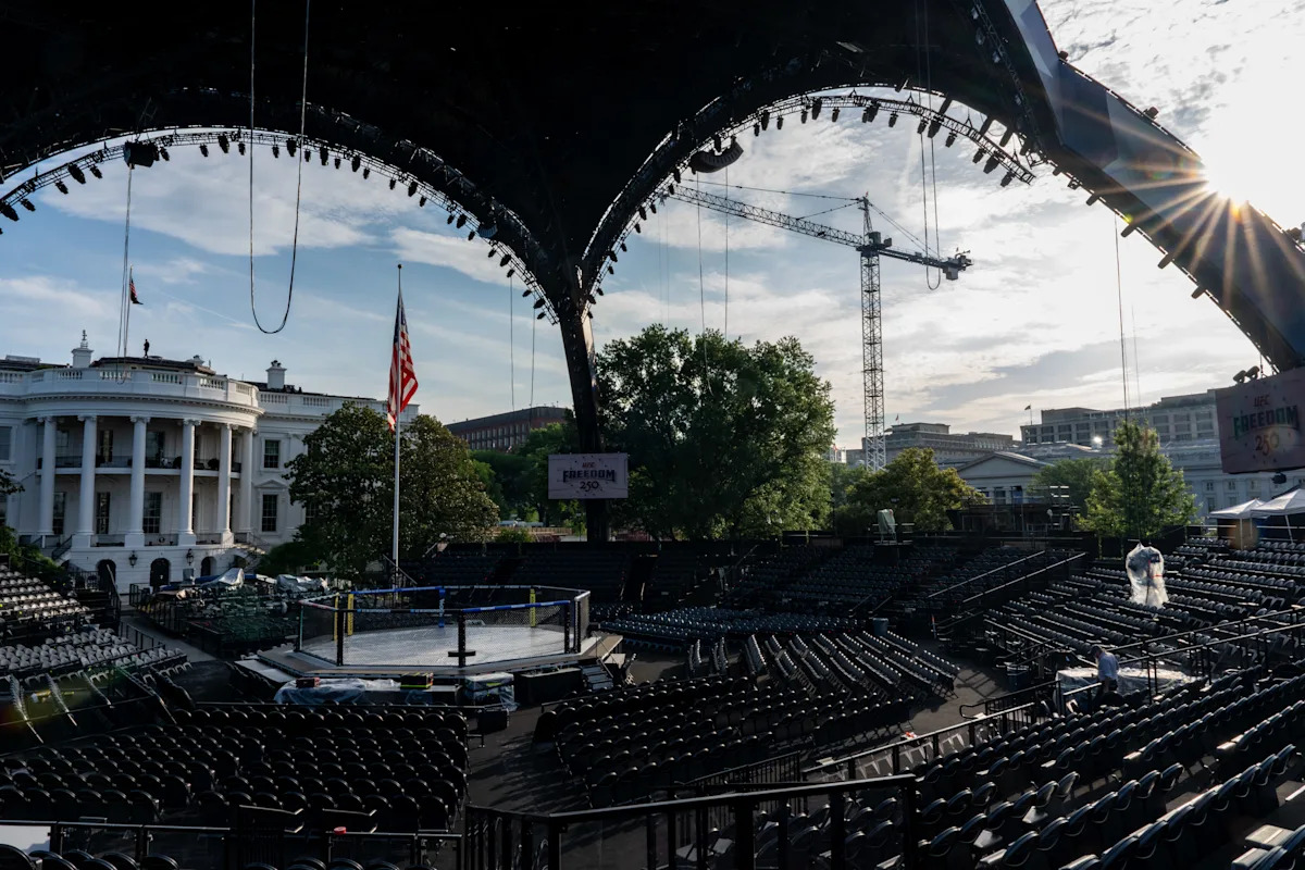 Luzes! Câmera! Jogo de gaiola! O octógono do gramado da Casa Branca está pronto para a festa do 80º aniversário de Trump