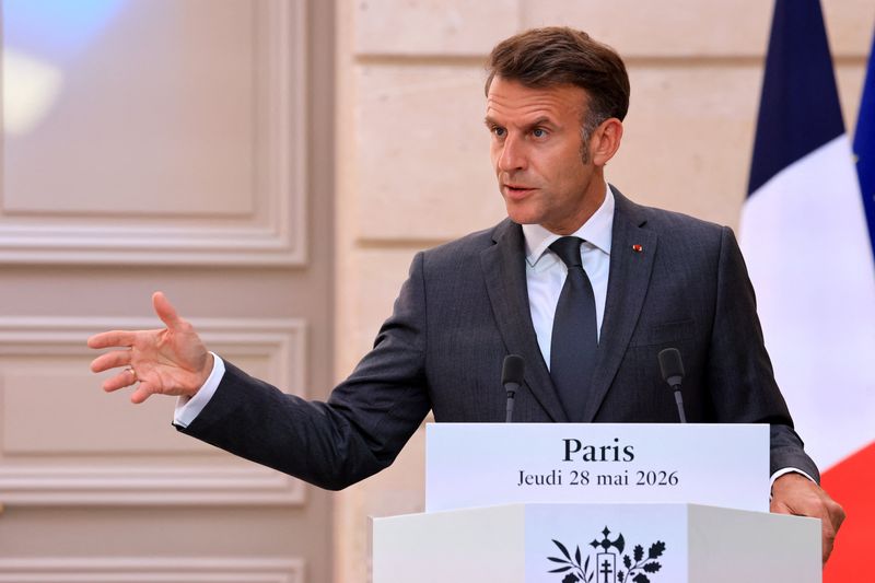 Macron diz que Marinha Francesa embarcou em petroleiro ligado à Rússia