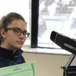 Alice Carrier (foto acima) discutiu automutilação mais de 40 vezes com ChatGPT de acordo com uma ação movida na Califórnia (Kristie Carrier)