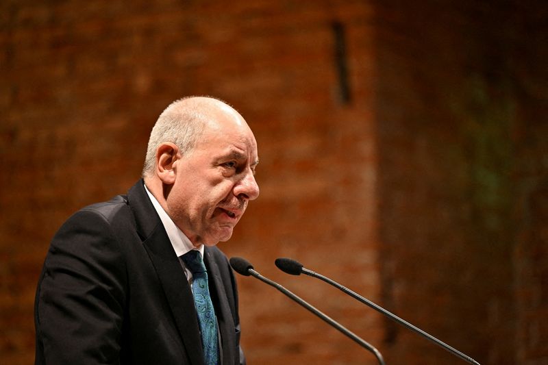Magiar da Hungria ameaça com ação legal se presidente se recusar a renunciar