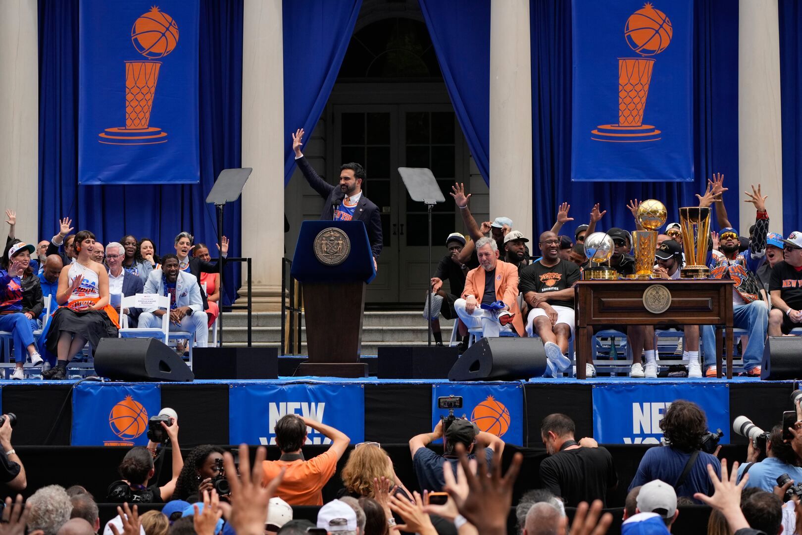 Mamdani dá chaves da cidade ao New York Knicks após título da NBA