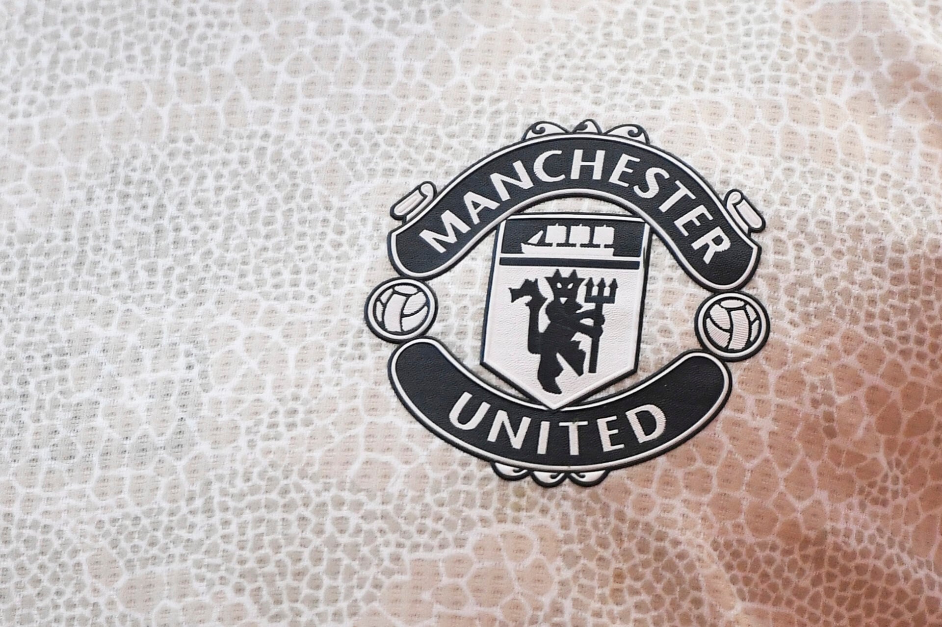 Man United confirma acordo de £ 410 milhões conforme documentação financeira oficial arquivada