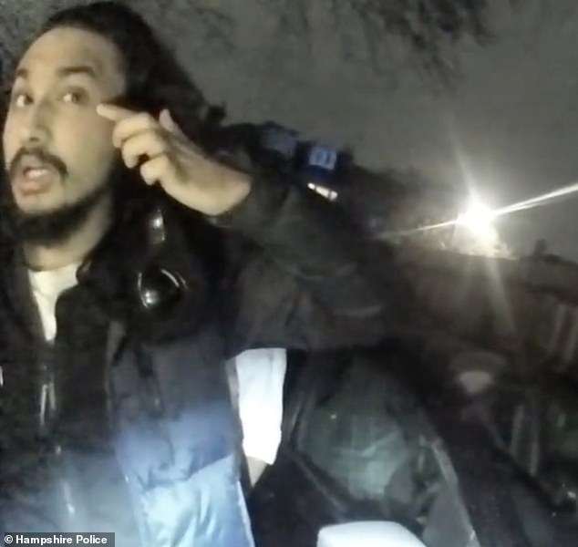 Vickrum Digwa é visto mentindo para a polícia ao dizer que Henry Nowak arrancou seu turbante em um ataque racista. Ele também aponta para o olho, alegando que foi ferido pelo adolescente