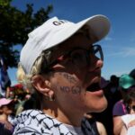Manifestantes incendiaram Tesla e quebraram janelas do escritório da ONU em marcha anti-G7 em Genebra
